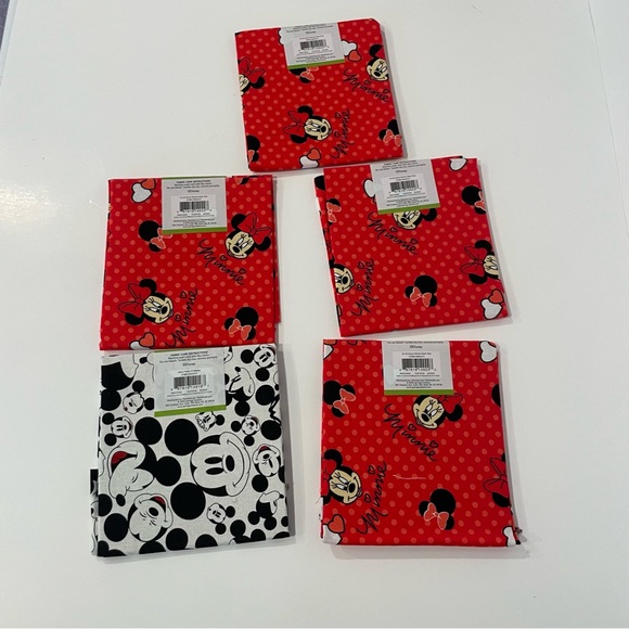 Disney Mickey Minnie Mouse Bundle of 5 100% Cotton Quilting Fat Quarters Fabric - Picture 4 of 4